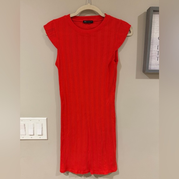 Elegant Red Cap Sleeve Dress - Picture 2 of 2